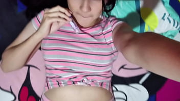 Colombiana se toca su pussy y sus tetas