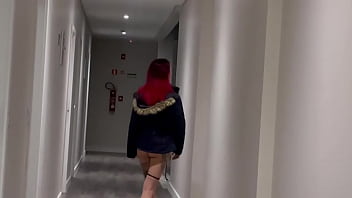 Já pensou em encontrar a pernocas assim no hotel