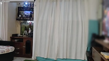 Dei ao meu amigo so porque minha amiga disse que ele tinha um pauzao e tive que conferir e ele quase rasgou meu cu