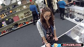 Luscious hot chick wanted huge meaty dick for good price