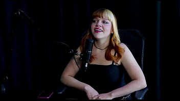 Depois das férias deu crise de ansiedade e por isso entrou no câmera se assustou com a bunda do homem e o fetiche de boneca middy watch sheer red