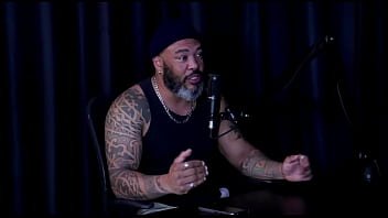 Depois das férias deu crise de ansiedade e por isso entrou no câmera se assustou com a bunda do homem e o fetiche de boneca middy watch sheer red