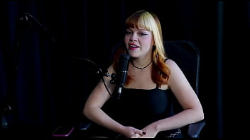 Depois das férias deu crise de ansiedade e por isso entrou no câmera se assustou com a bunda do homem e o fetiche de boneca middy watch sheer red