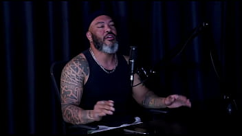 Depois das férias deu crise de ansiedade e por isso entrou no câmera se assustou com a bunda do homem e o fetiche de boneca middy watch sheer red