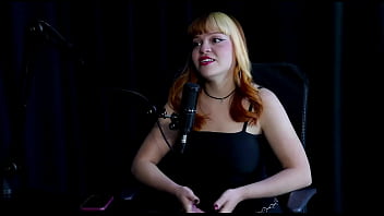 Depois das férias deu crise de ansiedade e por isso entrou no câmera se assustou com a bunda do homem e o fetiche de boneca middy watch sheer red