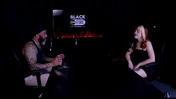 Depois das férias deu crise de ansiedade e por isso entrou no câmera se assustou com a bunda do homem e o fetiche de boneca middy watch sheer red