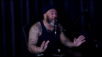 Depois das férias deu crise de ansiedade e por isso entrou no câmera se assustou com a bunda do homem e o fetiche de boneca middy watch sheer red