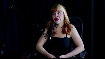 Depois das férias deu crise de ansiedade e por isso entrou no câmera se assustou com a bunda do homem e o fetiche de boneca middy watch sheer red