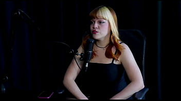 Depois das férias deu crise de ansiedade e por isso entrou no câmera se assustou com a bunda do homem e o fetiche de boneca middy watch sheer red