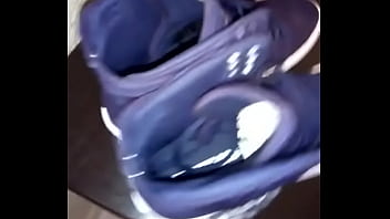 Llenando De Semen Mis Sneakers Supra thumbnail