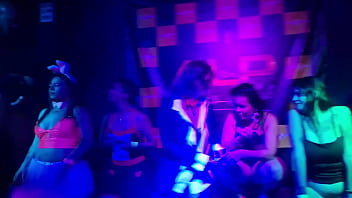 Gogoboy trepa eu e minhas amigas numa suruba ao vivo