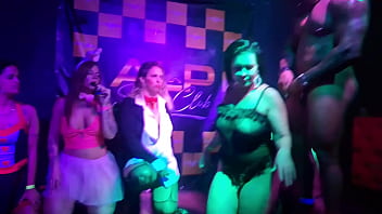 Gogoboy Trepa Eu E Minhas Amigas Numa Suruba Ao Vivo thumbnail