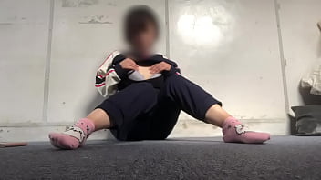 家でオナニーできないから倉庫でオナニーを満喫する可愛いジャージ姿のマネージャー。ヒクヒクと感じる姿が可愛い。。