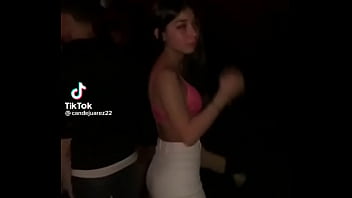 Como menea el culo esta guarra