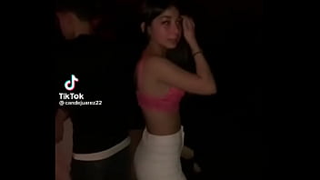 Como menea el culo esta guarra