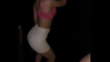 Como menea el culo esta guarra