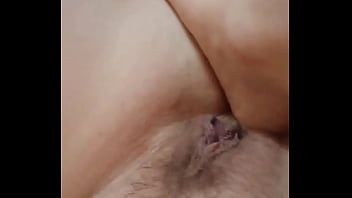 Matura con la fica pelosa