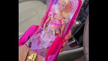 Nouvelle vidéo disponible sur mon profil magic barbie ep 1 "la vendeuse t'