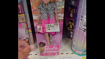 Nouvelle vidéo disponible sur mon profil magic barbie ep 1 "la vendeuse t'