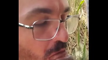 Dando Aquela Mamada Gostosa No Parque thumbnail