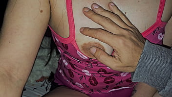 Enteada faz visita noturna no meu quarto enquanto a esposa viaja