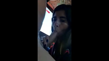 Marinheiro me pegou de jeito e encheu minha boquinha de leitinho