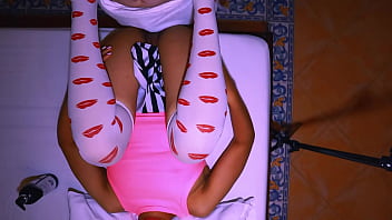 La mejor amiga de la esposa y el marido tienen sexo