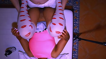 La mejor amiga de la esposa y el marido tienen sexo