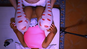 La mejor amiga de la esposa y el marido tienen sexo