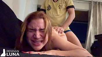 Botando o pauzão no fundo do buraquinho dela