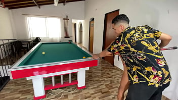 Enseñando a mi amiga latina a jugar al billar kristal bridge dani clark