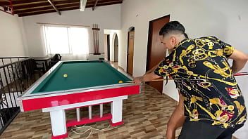 Enseñando a mi amiga latina a jugar al billar kristal bridge dani clark