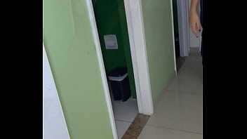 Belinha presenteou o fã com a bucetinha e ganhou duas gozadas dentro