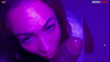 Fiz a belinha de putinha com a coleira no pescoço safada milf aguentando 24cm dentro dela