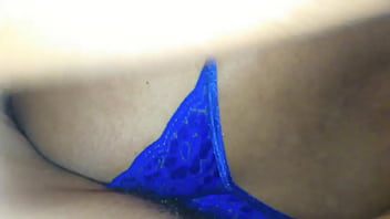 Hermoso culo de una morena colegiala