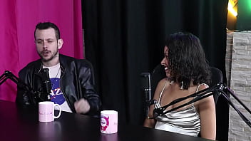 Os namorados das meninas ficava me vigiando quando chupava suas bucetas espuleta e himeros mansion sheer red