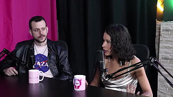 Os namorados das meninas ficava me vigiando quando chupava suas bucetas espuleta e himeros mansion sheer red