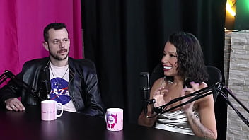 Os namorados das meninas ficava me vigiando quando chupava suas bucetas espuleta e himeros mansion sheer red