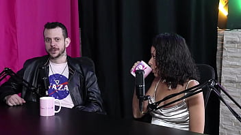 Os namorados das meninas ficava me vigiando quando chupava suas bucetas espuleta e himeros mansion sheer red