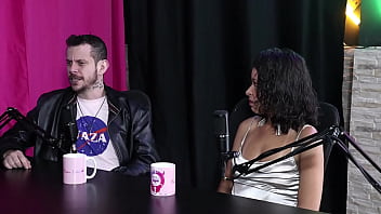 Os namorados das meninas ficava me vigiando quando chupava suas bucetas espuleta e himeros mansion sheer red