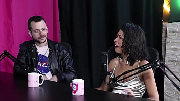 Os namorados das meninas ficava me vigiando quando chupava suas bucetas espuleta e himeros mansion sheer red