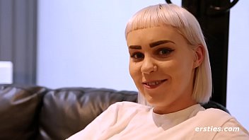 Short haired amateur fingers pussy and ass