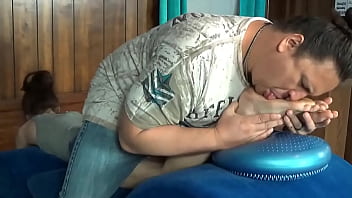 Sarah sanders has these delicious size 8 soles but she is so ticklish she often can't control herself