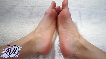 Brunette show her feet and foot fetish closeup