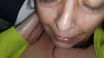 Ela confessa ser putinha do vizinho