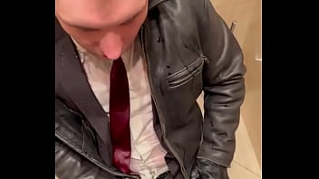 #kinkysirius #menatplay #suit #officesuit #office #leather #meninleather #leathe thumbnail