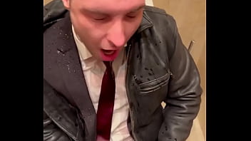 #kinkysirius #menatplay #suit #officesuit #office #leather #meninleather #leathe