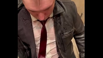 #kinkysirius #menatplay #suit #officesuit #office #leather #meninleather #leathe thumbnail