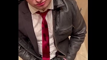 #kinkysirius #menatplay #suit #officesuit #office #leather #meninleather #leathe thumbnail