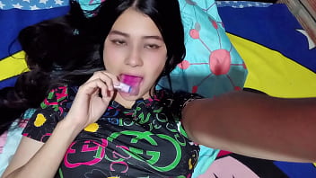 Actriz porno se masturba en público